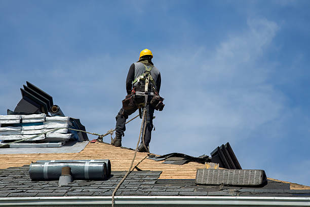 Professional Roofing technician working in Kansas, KS
